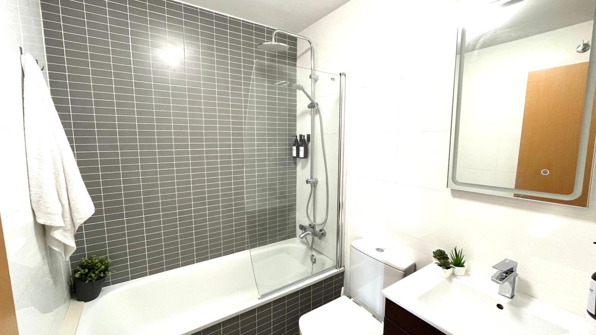 Apartamento Con Terraza By Prestigi Terrassa Exteriör bild